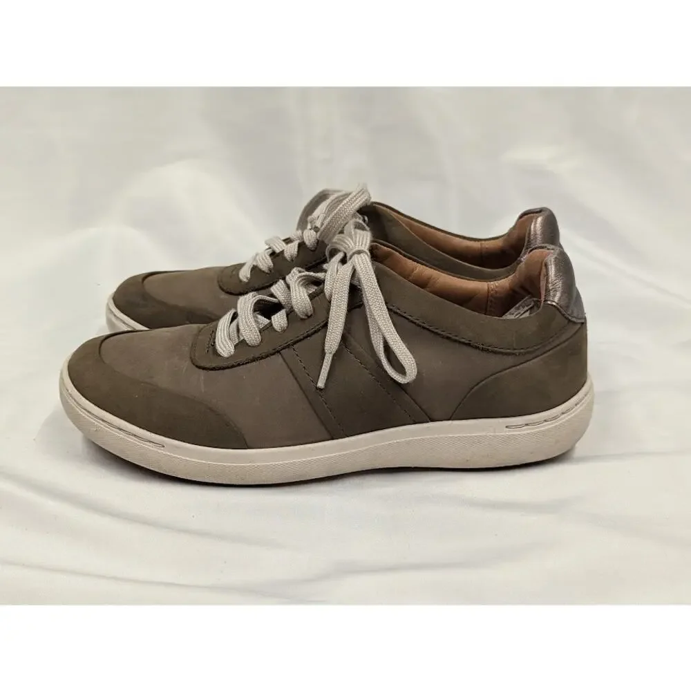 Clarks step out